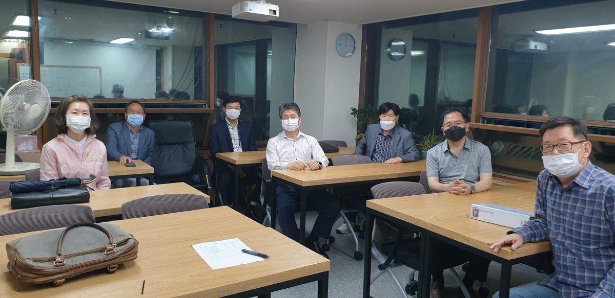 2020년 7월 회장 및 임원 선임 회의에 참석한 임원들